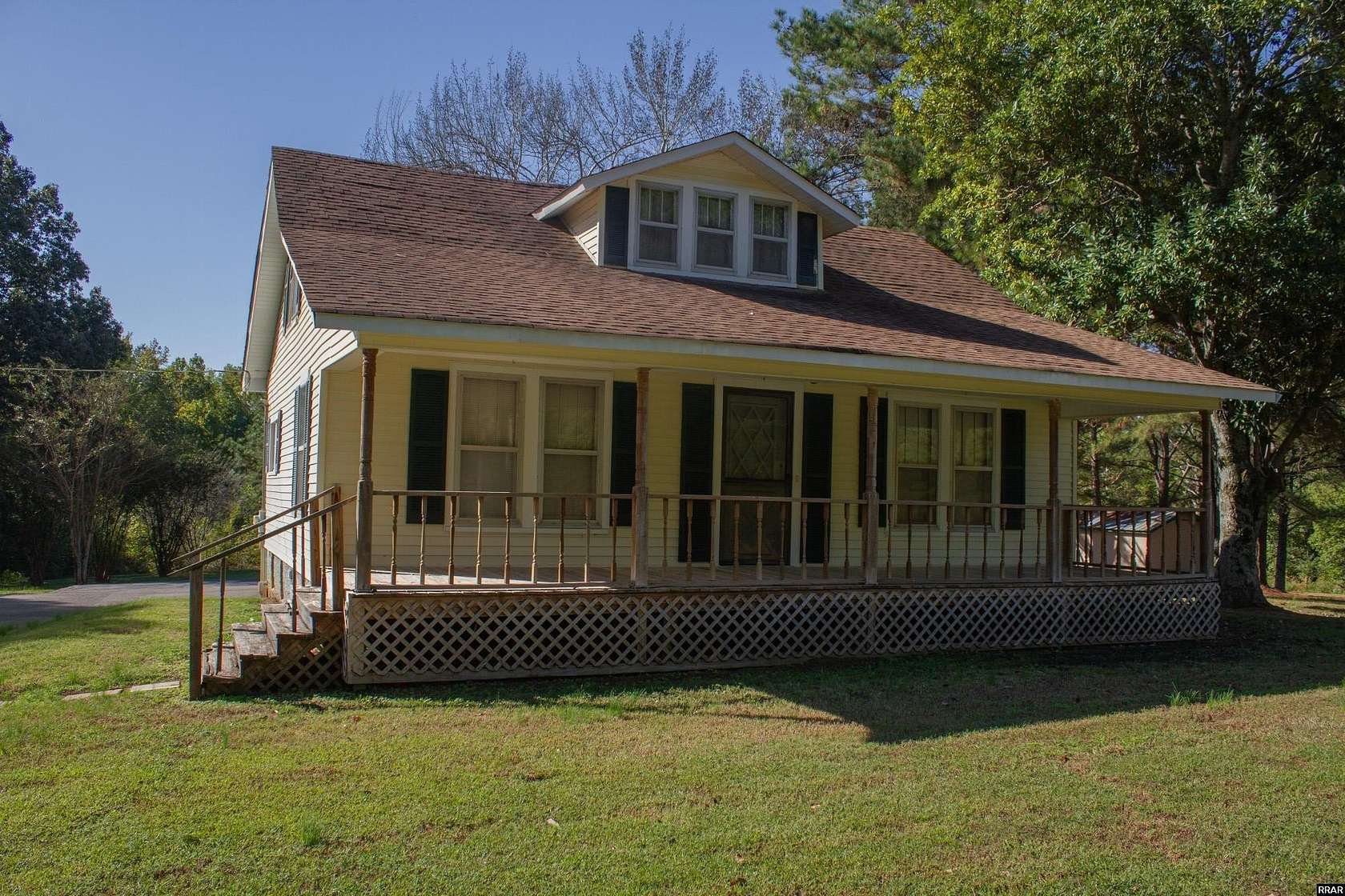 4.17 Acres of Residential Land with Home for Sale in Martin, Tennessee