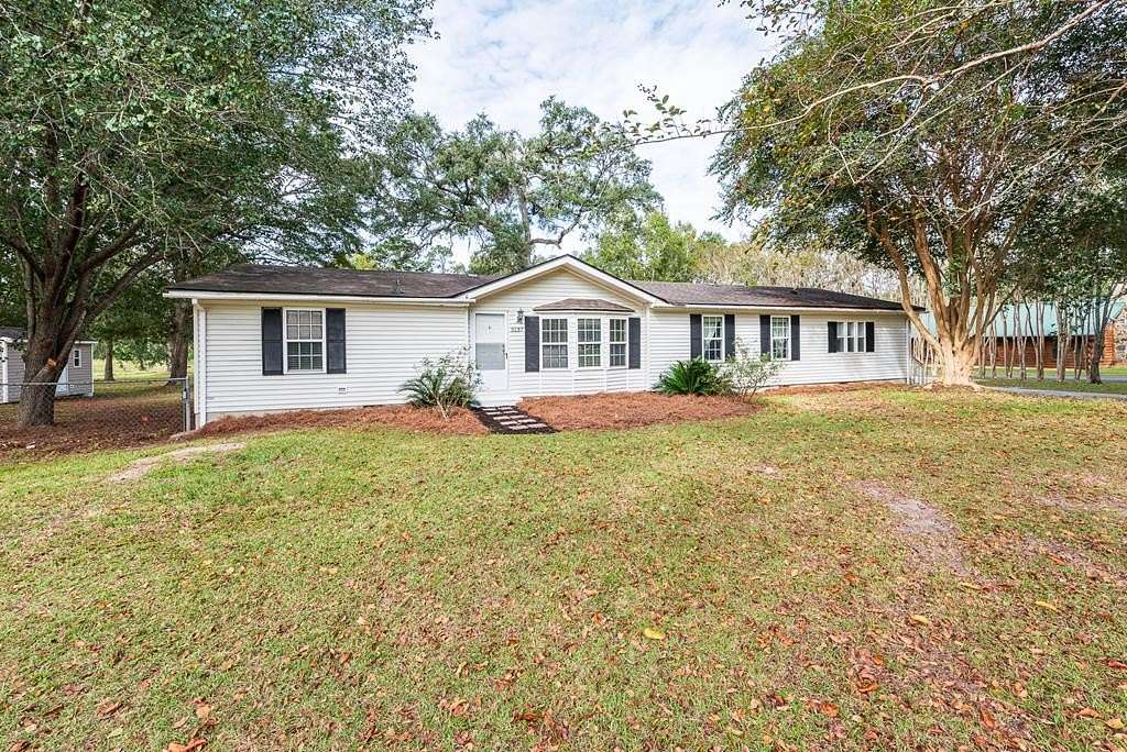3 Acres of Residential Land with Home for Sale in Valdosta, Georgia