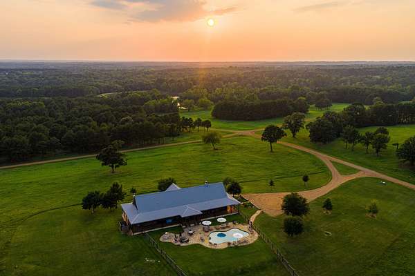 5 Acres of Land for Sale in Mineola, Texas