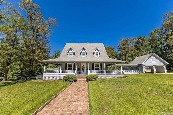 2.43 Acres of Residential Land with Home for Sale in Camden, Arkansas