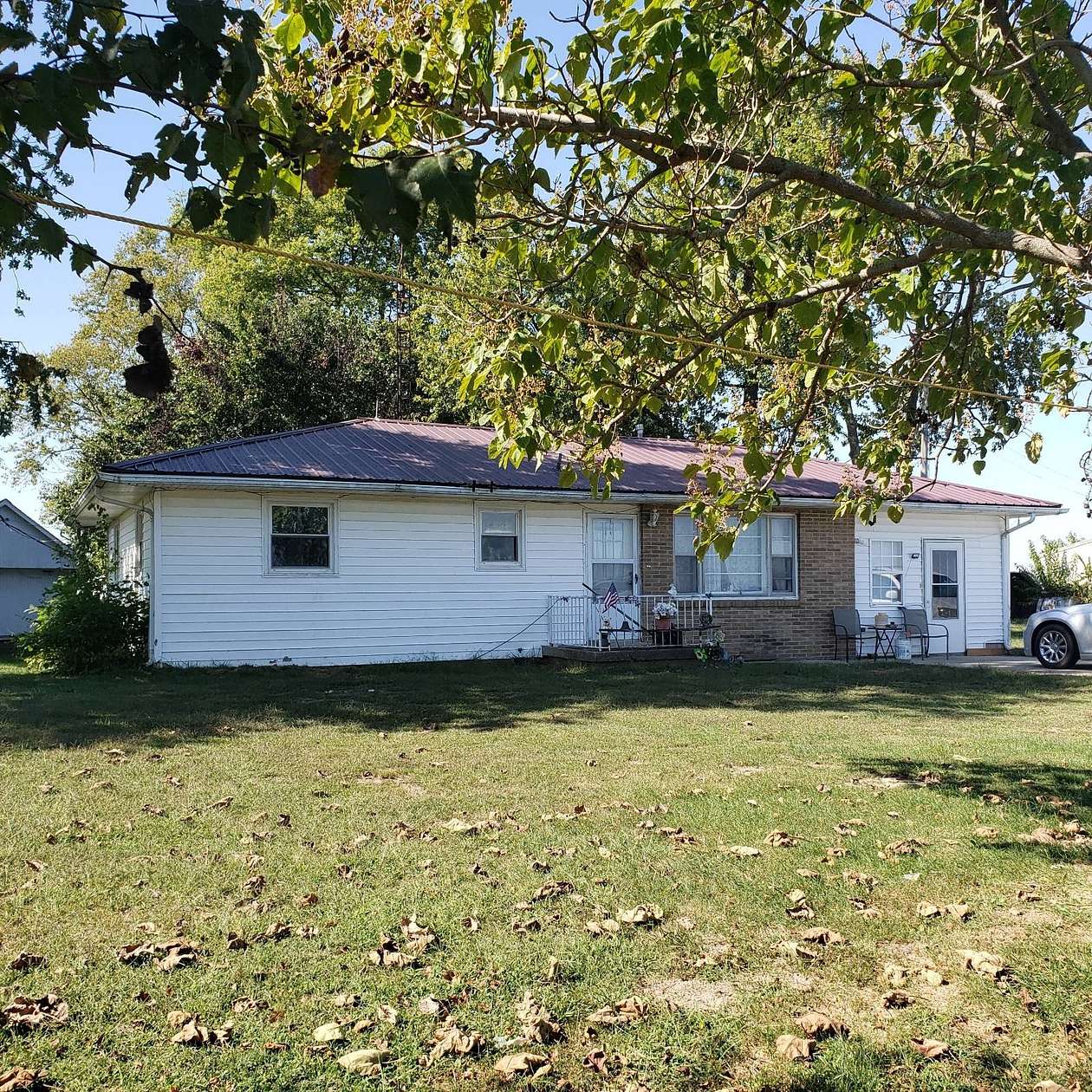 2 Acres of Residential Land with Home for Sale in Olney, Illinois