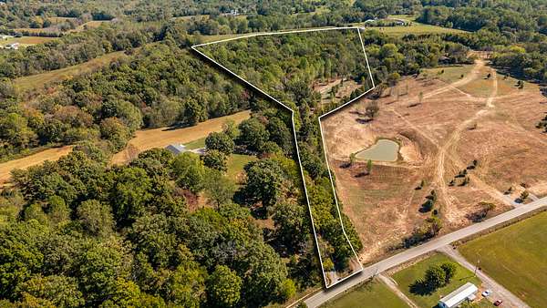 11 Acres of Land for Sale in Bethpage, Tennessee