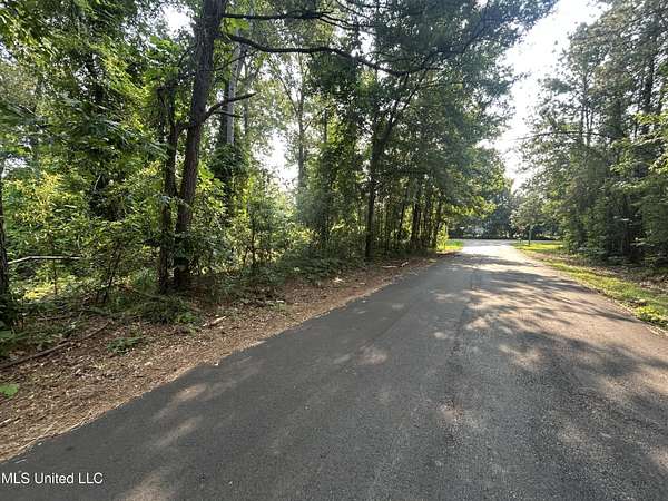 1.2 Acres of Residential Land for Sale in Brookhaven, Mississippi