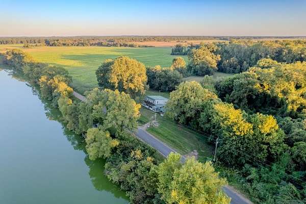 12.8 Acres of Land with Home for Sale in Texarkana, Arkansas