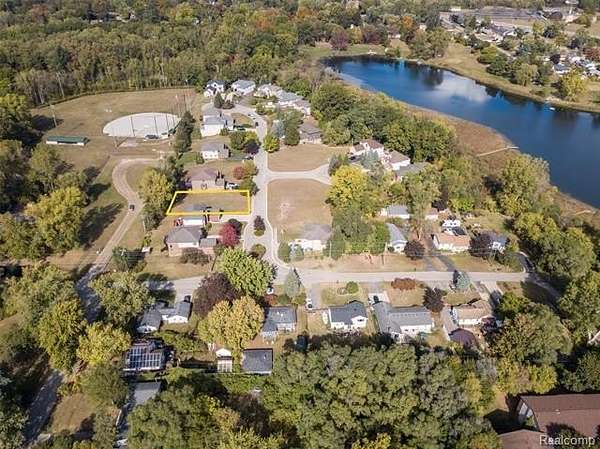 0.21 Acres of Residential Land for Sale in Waterford, Michigan