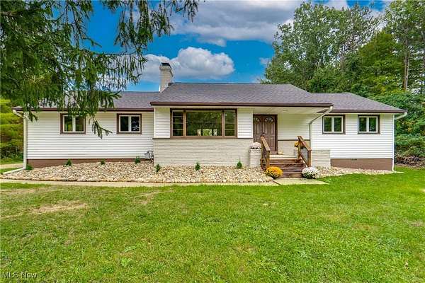 2.64 Acres of Residential Land with Home for Sale in Medina, Ohio