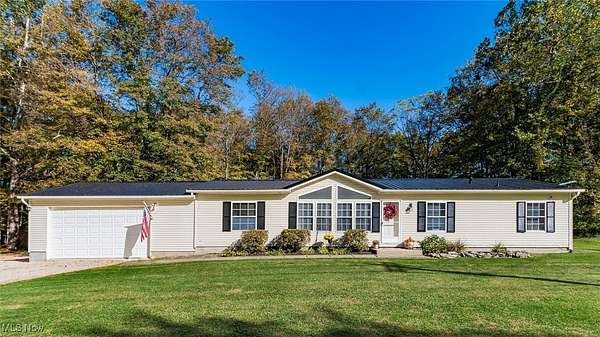 2.84 Acres of Residential Land with Home for Sale in Newark, Ohio