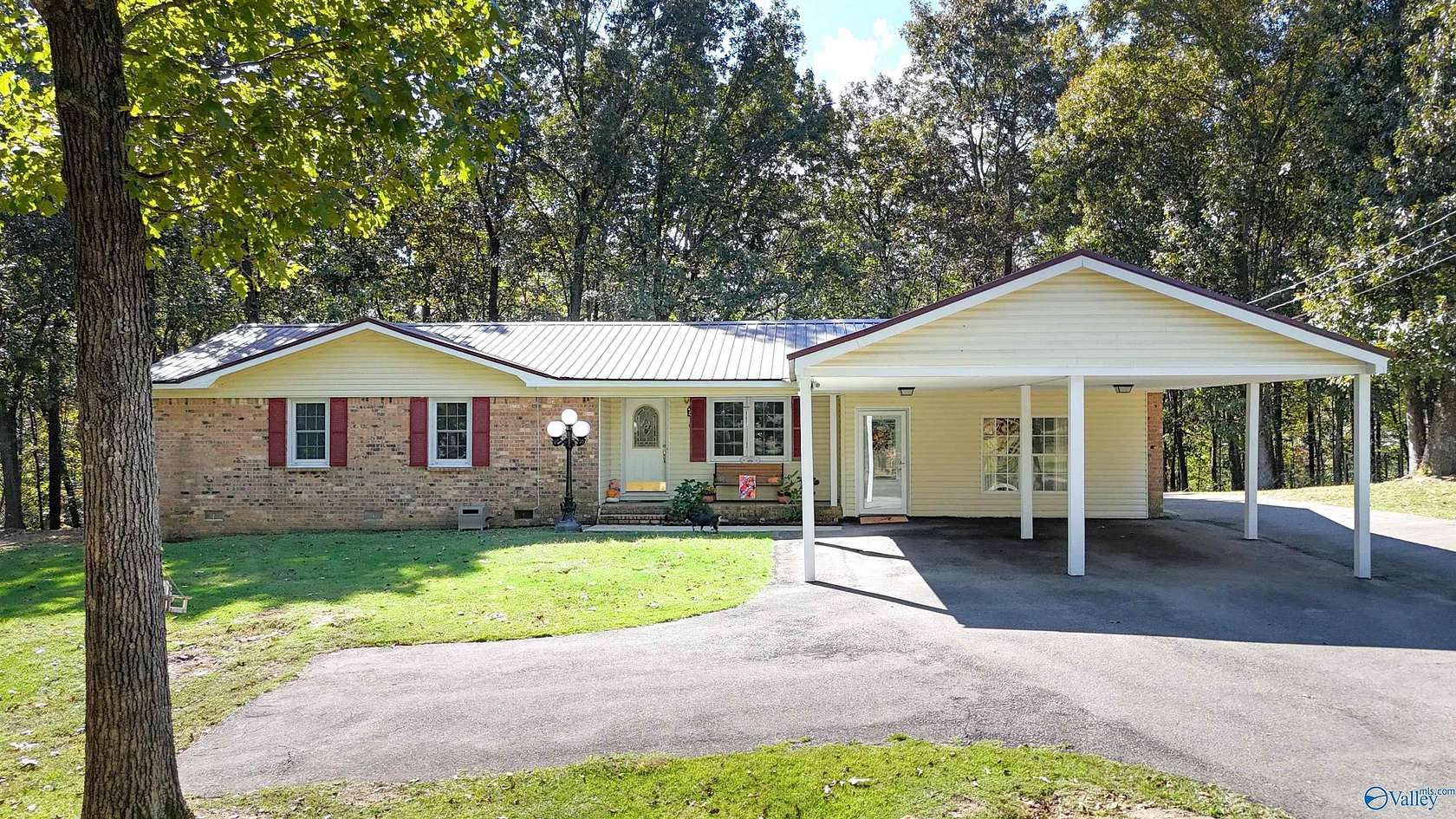 2 Acres of Residential Land with Home for Sale in Hamilton, Alabama