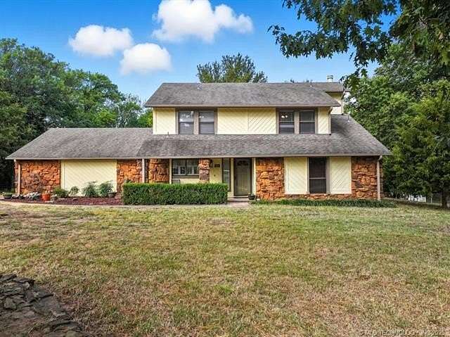 1.59 Acres of Residential Land with Home for Sale in Broken Arrow, Oklahoma