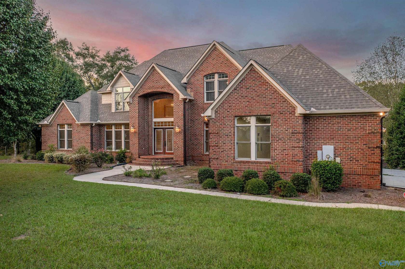 19 Acres of Land with Home for Sale in Gadsden, Alabama