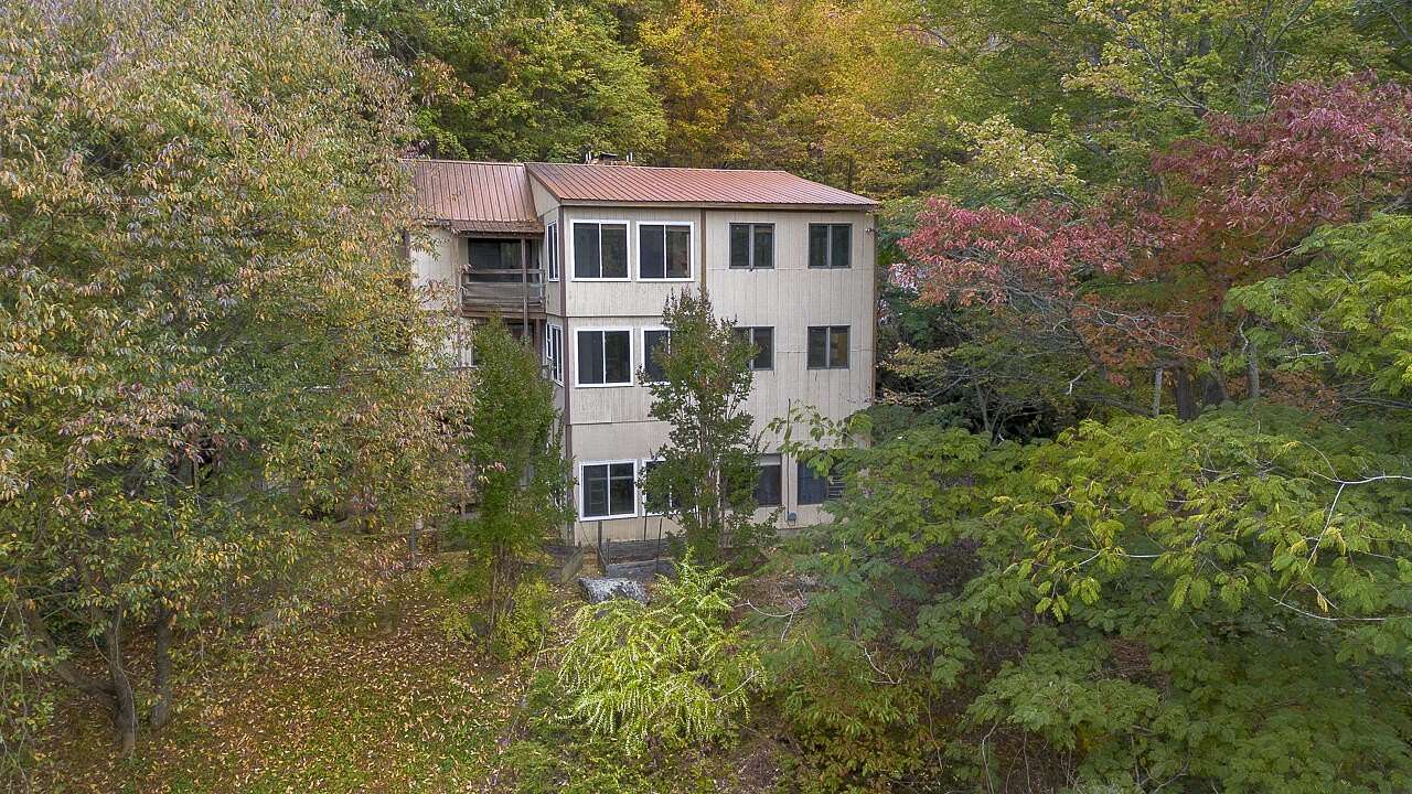 7.48 Acres of Residential Land with Home for Sale in Vesuvius, Virginia