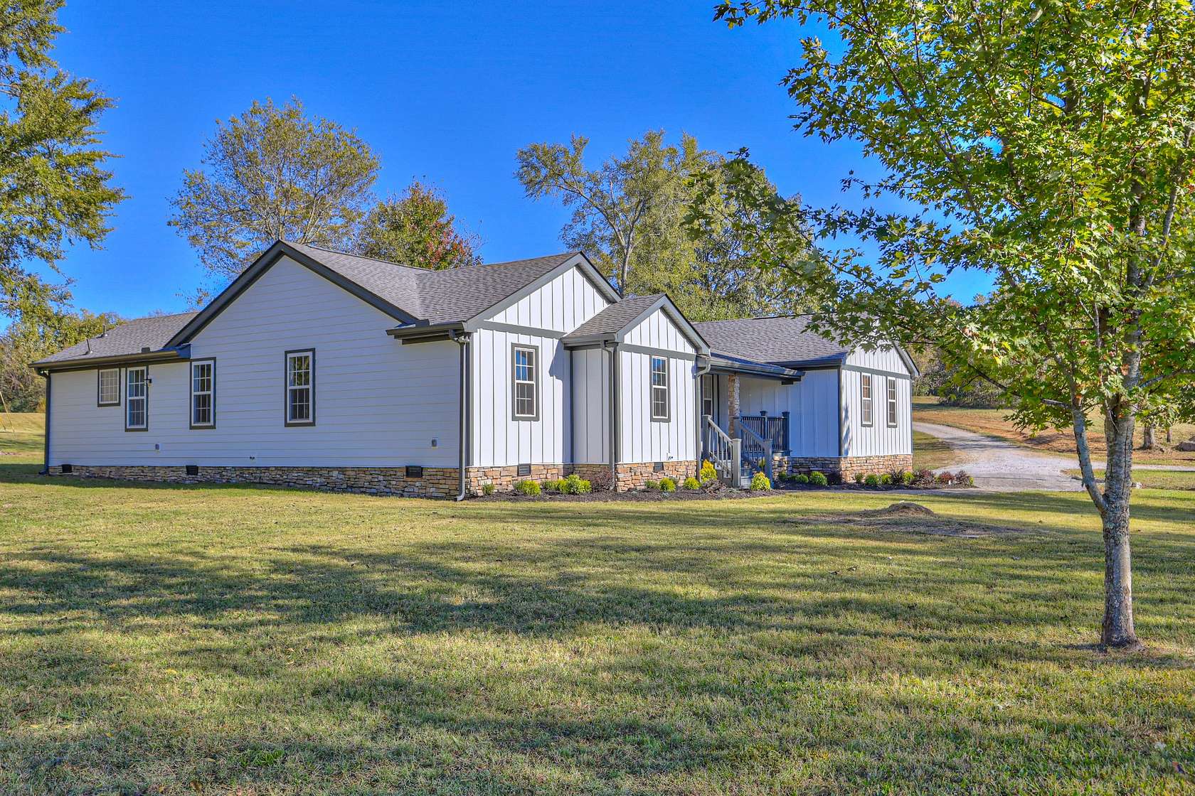 40 Acres of Land with Home for Sale in Watertown, Tennessee