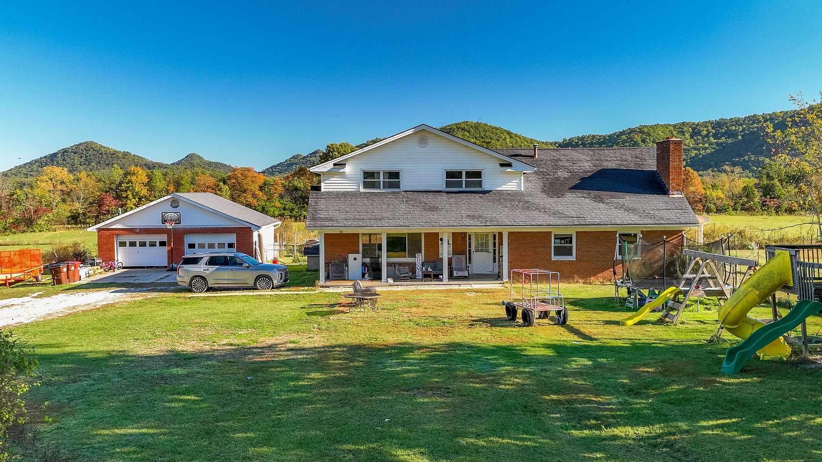 10 Acres of Residential Land with Home for Sale in Berea, Kentucky