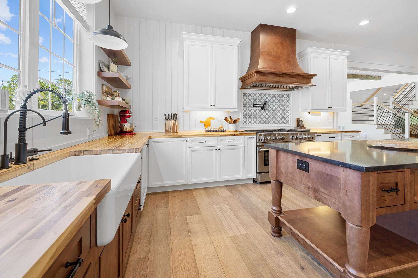 20.9 Acres of Land with Home for Sale in Ponce de Leon, Florida