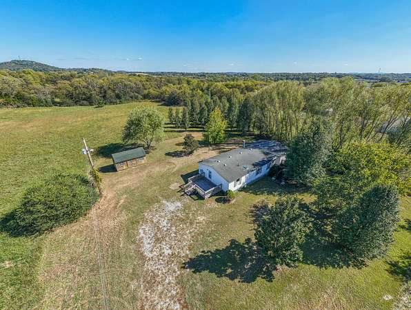 9 Acres of Land with Home for Sale in Bethpage, Tennessee