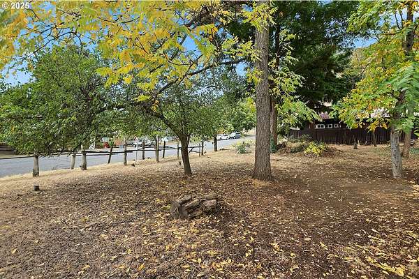 0.11 Acres of Residential Land for Sale in Bingen, Washington