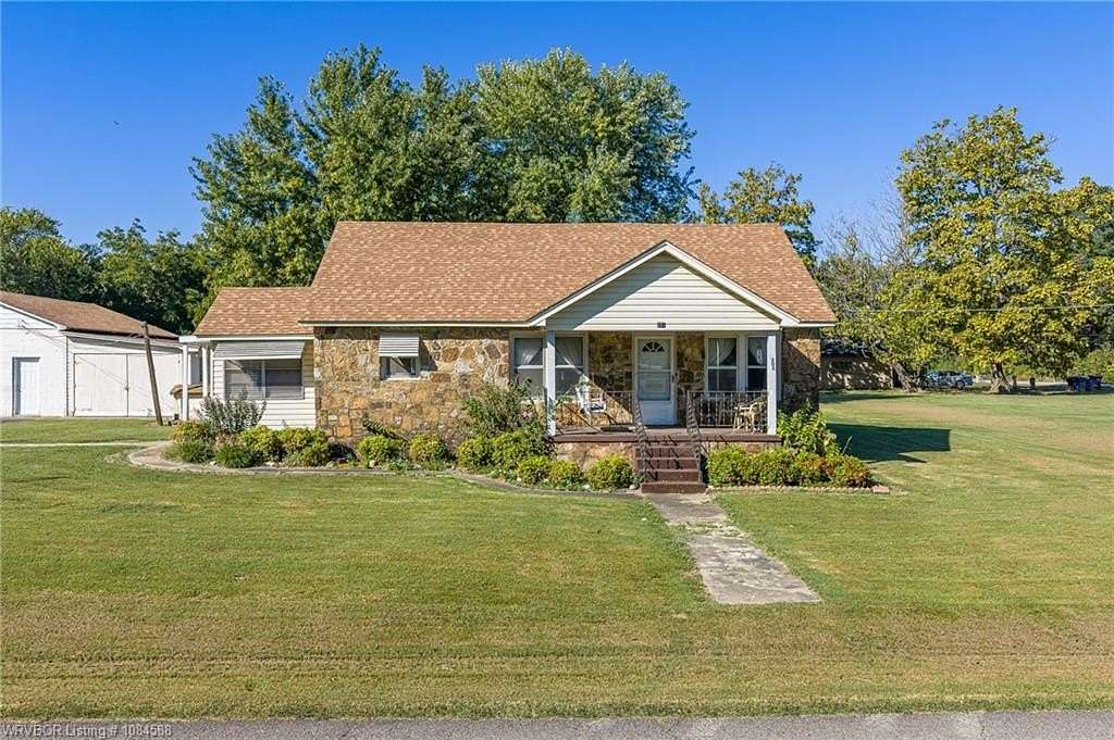 1.73 Acres of Residential Land with Home for Sale in Dyer, Arkansas