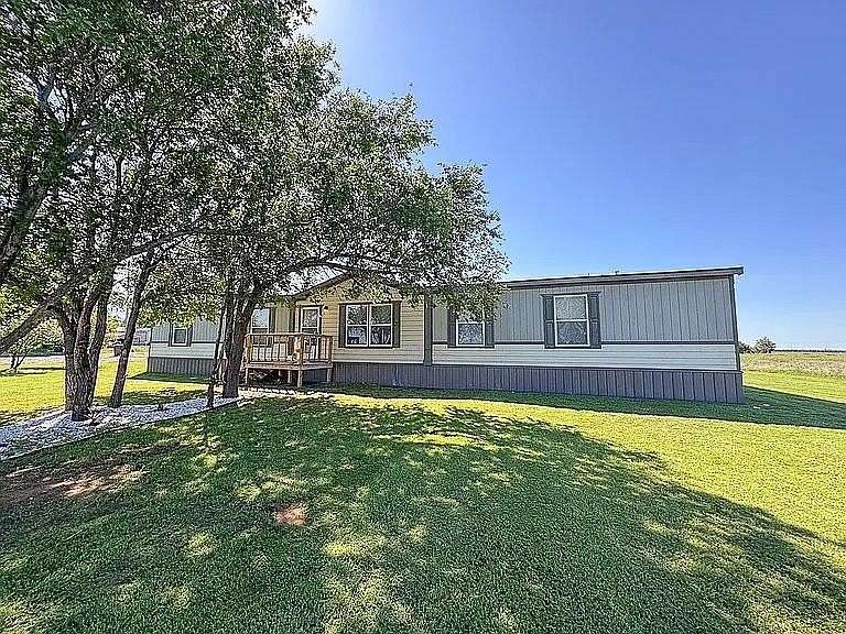 2.5 Acres of Residential Land with Home for Sale in Mutual, Oklahoma