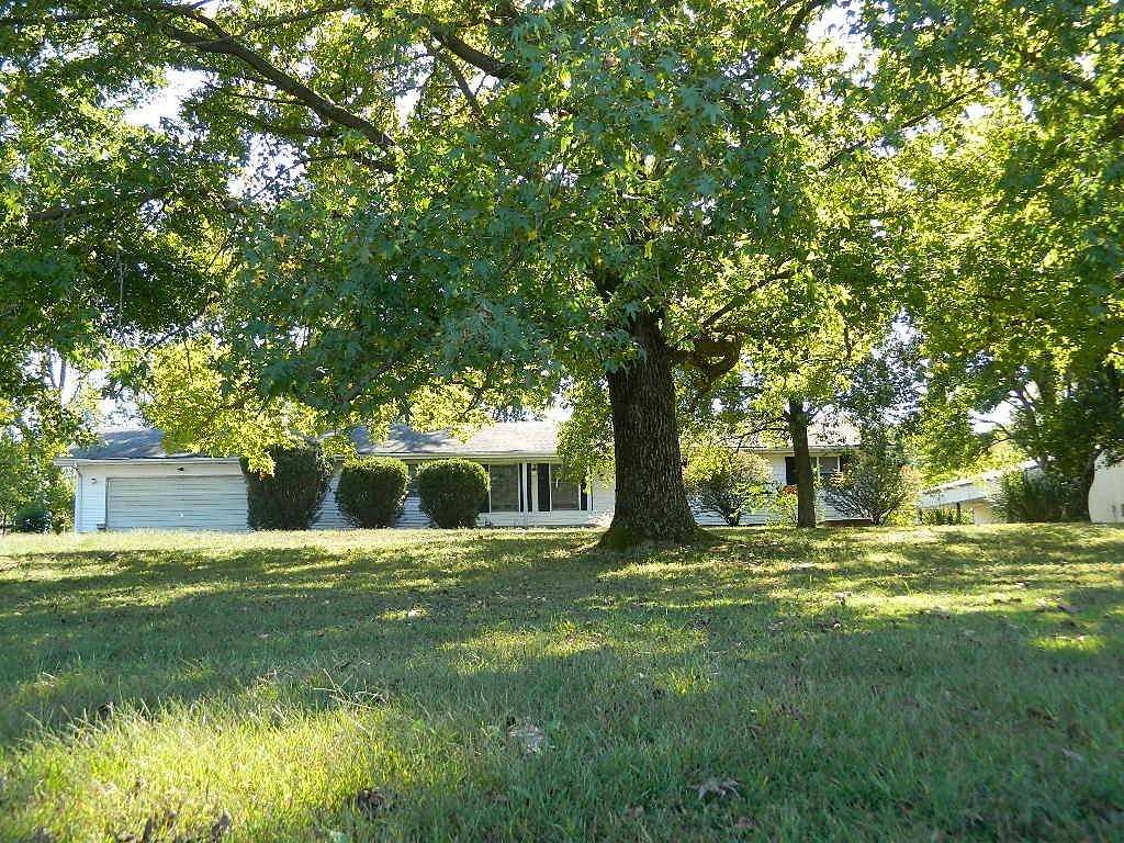 10 Acres of Residential Land with Home for Sale in Fairfield, Illinois