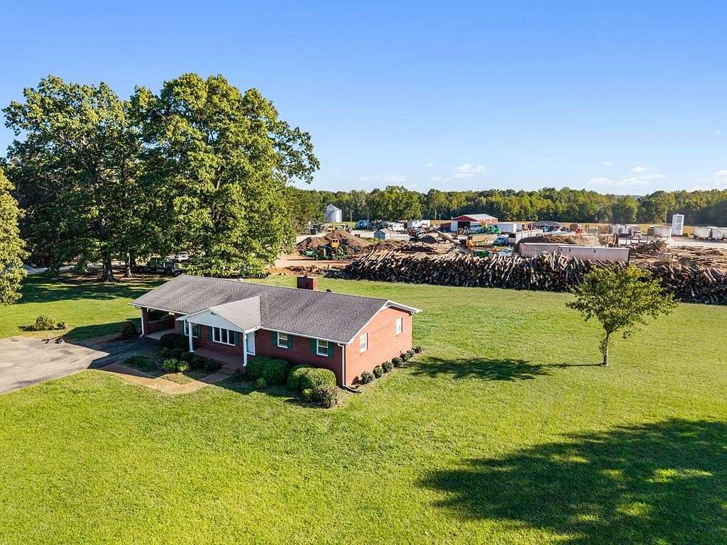 8.2 Acres of Residential Land with Home for Sale in Paris, Tennessee