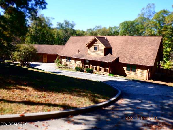 4.67 Acres of Residential Land with Home for Sale in Oneida, Tennessee