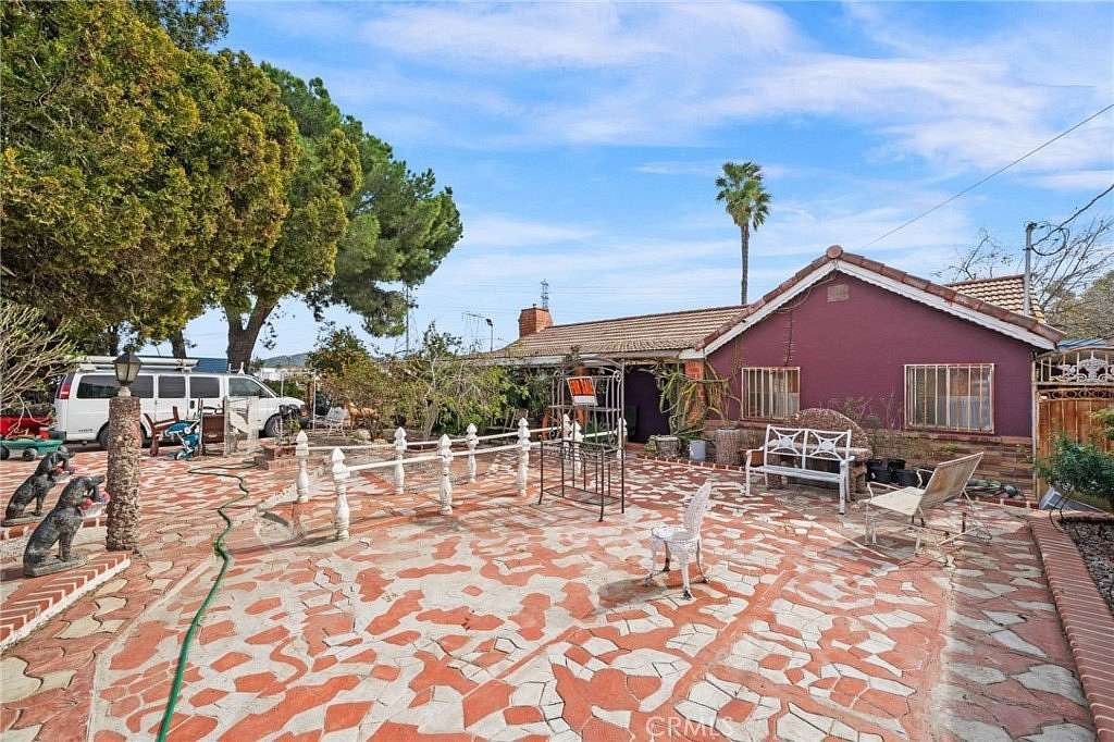 1.66 Acres of Residential Land with Home for Sale in Bloomington, California