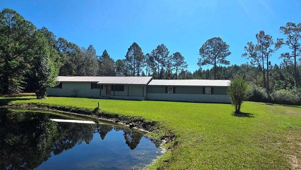 3.19 Acres of Residential Land with Home for Sale in Fitzgerald, Georgia