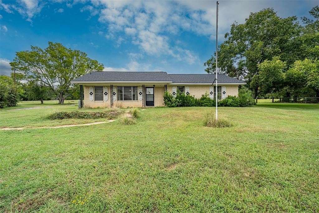 5 Acres of Residential Land with Home for Sale in Mineola, Texas