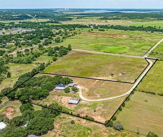 4.48 Acres of Residential Land with Home for Sale in Rainbow, Texas