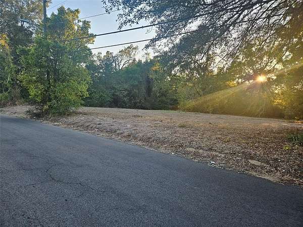 2.47 Acres of Residential Land for Sale in Paris, Texas