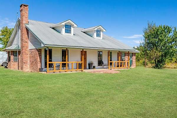 6.54 Acres of Residential Land with Home for Sale in Detroit, Texas