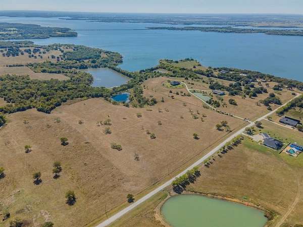 11 Acres of Recreational Land for Sale in Valley View, Texas