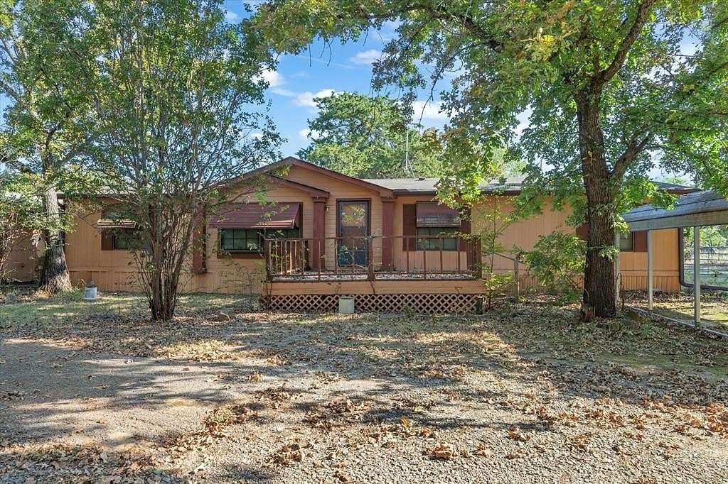 1.61 Acres of Residential Land with Home for Sale in Wills Point, Texas