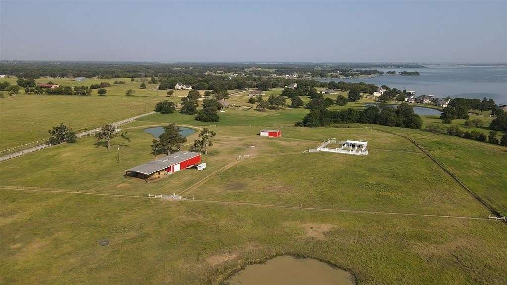 22 Acres of Land with Home for Sale in Corsicana, Texas