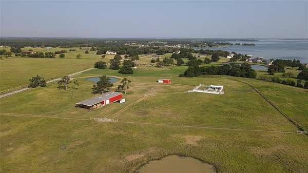 22 Acres of Land with Home for Sale in Corsicana, Texas