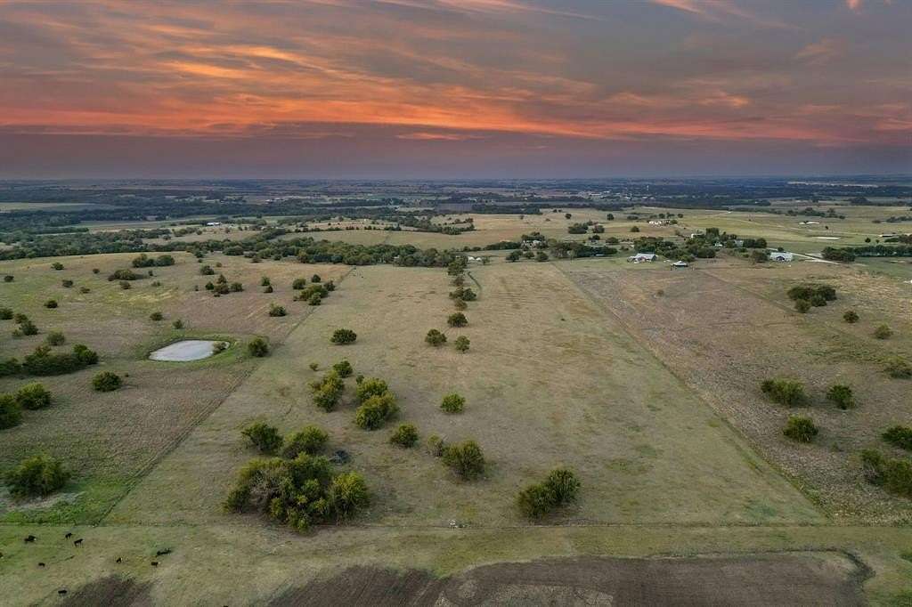 71 Acres of Agricultural Land with Home for Sale in Gainesville, Texas