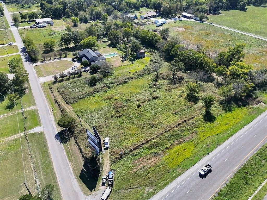 5 Acres of Mixed-Use Land for Sale in Gainesville, Texas