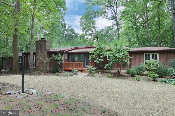 4.86 Acres of Residential Land with Home for Lease in Clifton, Virginia