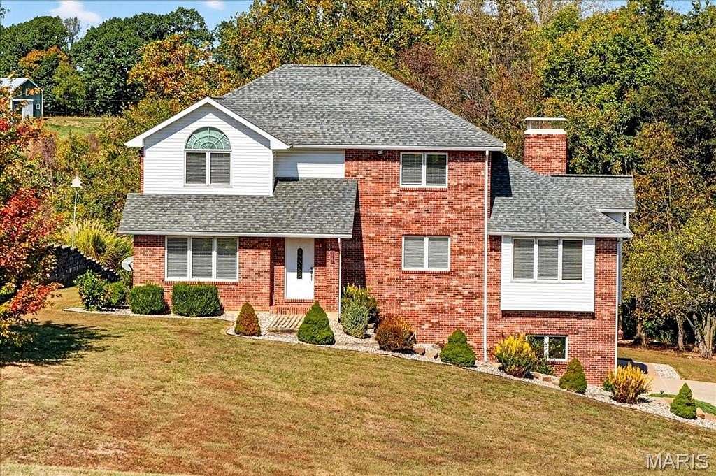 2.78 Acres of Residential Land with Home for Sale in Columbia, Illinois