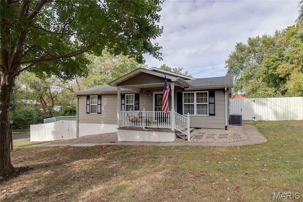 1.8 Acres of Residential Land with Home for Sale in Bethalto, Illinois