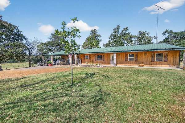 120 Acres of Land with Home for Sale in Murchison, Texas
