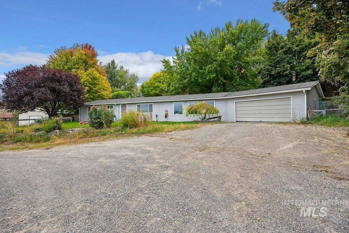 4.84 Acres of Land with Home for Sale in King Hill, Idaho