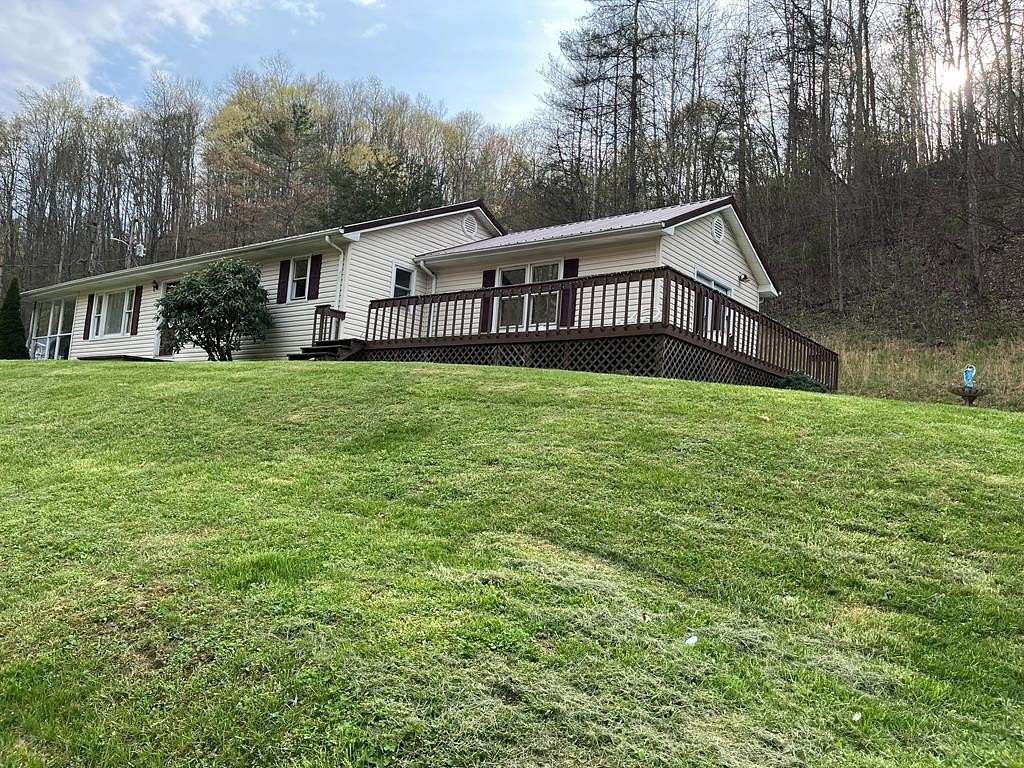 3 Acres of Land with Home for Sale in Williamsport, Kentucky