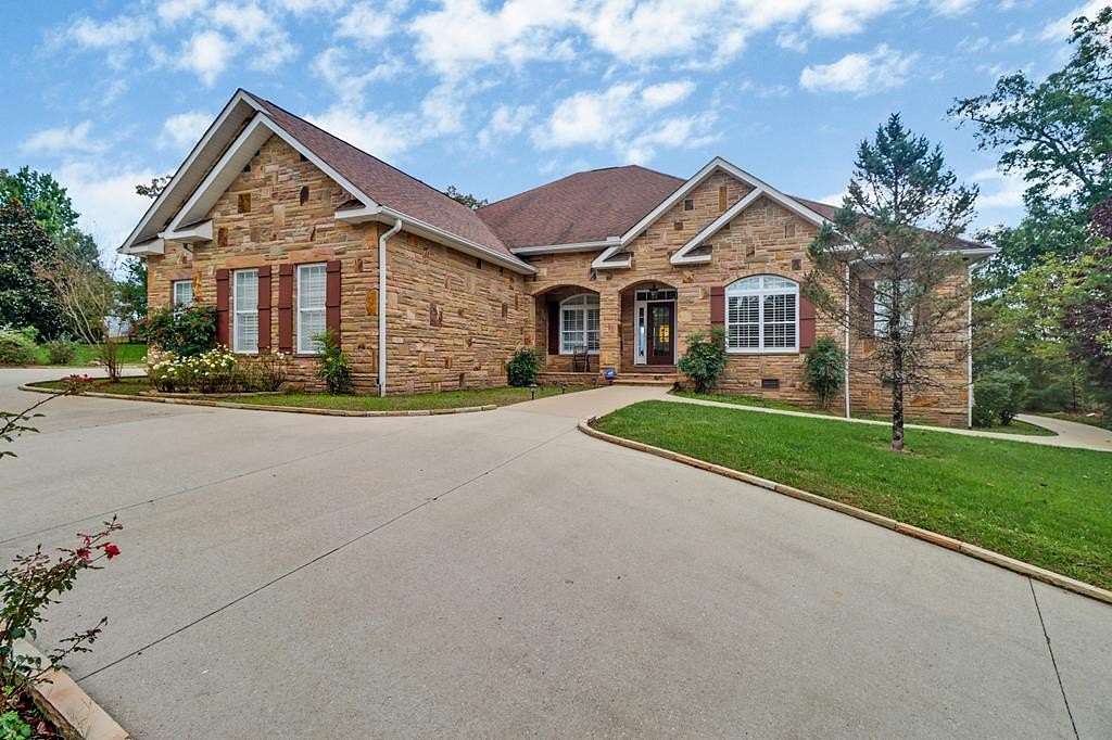 2.34 Acres of Land with Home for Sale in Crossville, Tennessee