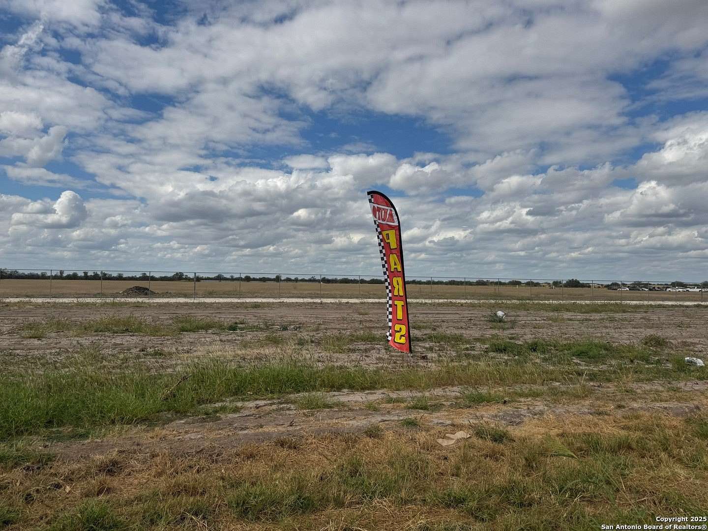 6 Acres of Mixed-Use Land for Sale in La Pryor, Texas