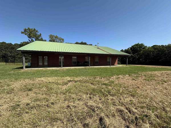 39.9 Acres of Recreational Land with Home for Sale in Jacksonville, Texas