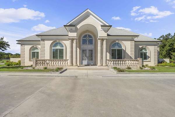 10.4 Acres of Recreational Land with Home for Sale in Collierville, Tennessee