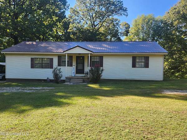 1.5 Acres of Residential Land with Home for Sale in Hernando, Mississippi