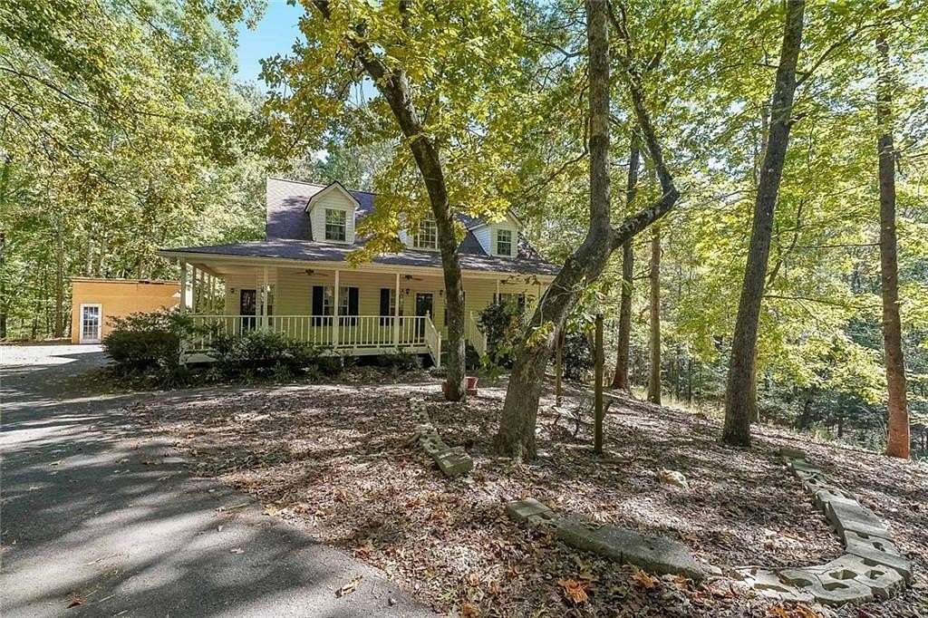 5 Acres of Residential Land with Home for Sale in Winston, Georgia