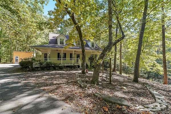 5 Acres of Residential Land with Home for Sale in Winston, Georgia